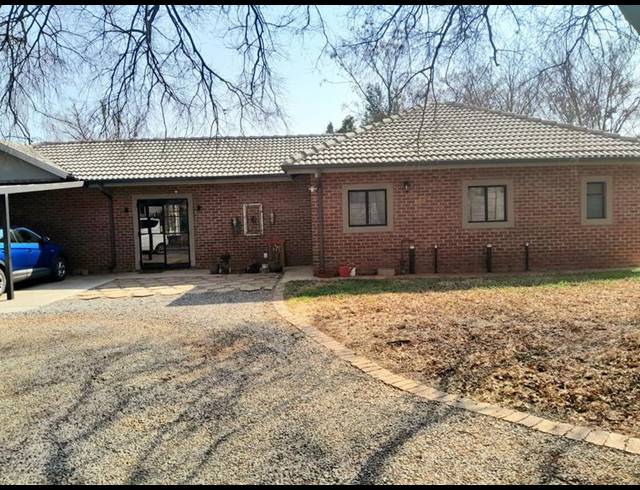 3 BEDROOM HOUSE FOR SALE IN CLUBVIEW